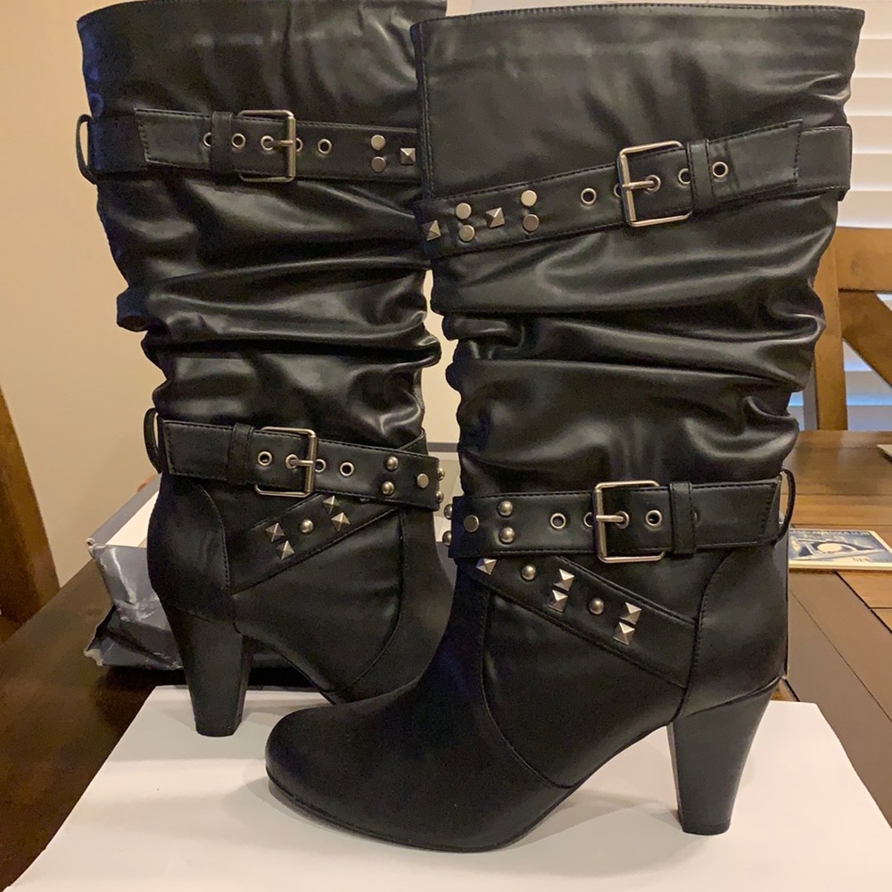 Ladies black boots size 9.5